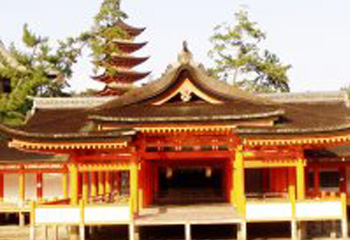 嚴島神社平舞台から客人神社